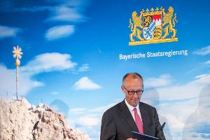Nach seinem Treffen mit dem bayerischen Kabinett äußerte sich Kanzler Merz auch zur globalen Mindeststeuer - er steht dem Konzept demnach sehr skeptisch gegenüber. 
