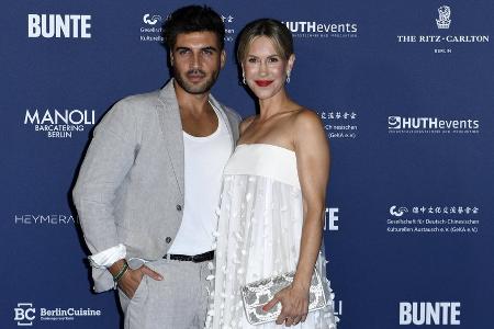 Nach zehn Jahren Liebe: Wolke Hegenbarth hat Oliver Vaid geheiratet Nach zehn Jahren Liebe: Wolke Hegenbarth hat Oliver Vaid geheiratet