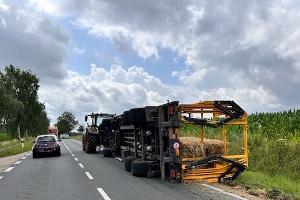 umgekipptes Traktorgespann