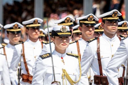 Die spanische Kronprinzessin Leonor erhält Großkreuz für Verdienste um die Marine.