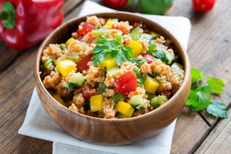 Exotische Gewürzreise: Gemüse-Couscous mit Datteln Exotische Gewürzreise: Gemüse-Couscous mit Datteln