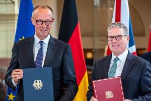 Friedrich Merz und Keir Starmer haben einen neuen Freundschaftsvertrag für Deutschland und Großbritannien unterzeichnet.