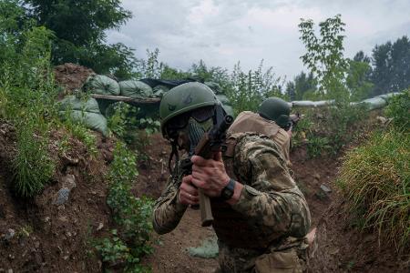 Ukrainische Rekruten der 3. Sturmbrigade trainieren in der Region Kiew in der Ukraine.