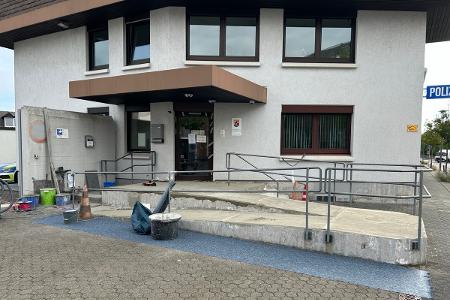Bauarbeiten im Eingangsbereich Bauarbeiten im Eingangsbereich