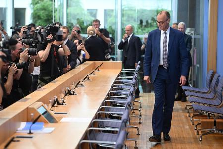 Das Medieninteresse ist groß bei der Sommer-Pressekonferenz von Bundeskanzler Friedrich Merz