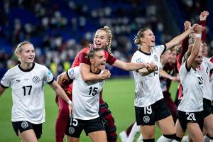 Nach Kraftakt "muss jeder Angst haben": DFB-Frauen wollen mehr