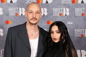 Charli XCX und George Daniel haben im kleinen Kreis geheiratet