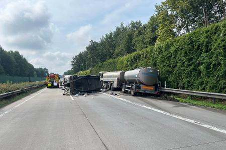 VU BAB 27 Wohnwagen LKW