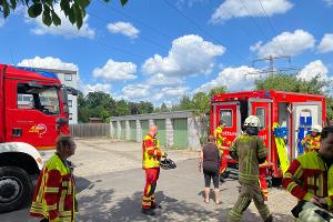 Feuerwehr und Rettungsdienst an der Einsatzstelle in Ahlten