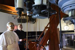 In seinem Sommerurlaub: Papst Leo XIV. telefoniert mit Buzz Aldrin