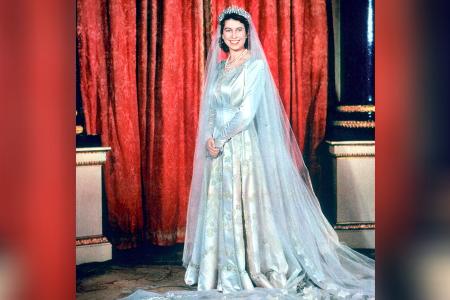 Queen Elizabeth II.: Größte Mode-Ausstellung zum 100. Geburtstag Queen Elizabeth II.: Größte Mode-Ausstellung zum 100. Geburtstag