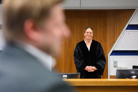 Richterin Wilms vor der Verhandlung.