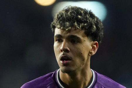 Rückkehr nach Leihe: Adam Aznou - Adam Aznou kommt von LaLiga-Absteiger Real Valladolid zurück zum FC Bayern. Da Platzhirsch Alphonso Davies aufgrund seiner Kreuzband-Verletzung noch länger fehlt, winkt dem jungen Linksverteidiger eigentlich eine Mini-Chance. Während der Klub-WM erhielt er diese jedoch nicht. Er könnte den FCB noch verlassen.