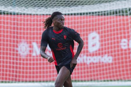 Zugang möglich: Rafael Leao - Der Flügelstürmer der AC Mailand wird schon seit Wochen beim FC Bayern gehandelt. Rafael Leao soll weiterhin daran interessiert sein, zum FC Bayern zu wechseln. Er könnte kommen, falls die Verhandlungen mit Luis Diaz und Liverpool platzen sollten.