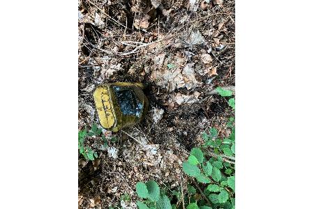 Abgelegter Ölkanister Abgelegter Ölkanister