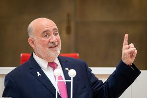 Der israelische Botschafter Ron Prosor schaltet sich mit scharfen Worten in die innenpolitische Debatte über den Gaza-Krieg ein. (Archivbild)