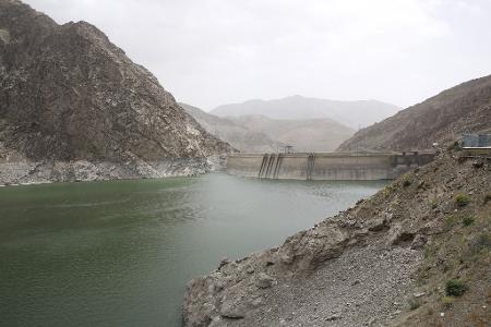 Die Wasserversorgung der Millionenmetropole Teheran ist durch knappe Pegelstände an den Staudämmen gefährdet. (Archivbild)