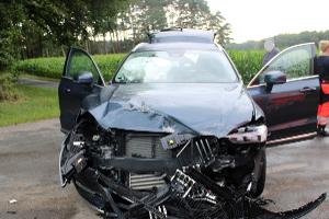 Der Volvo kollidierte mit einem querenden Auslieferungswagen.
Foto: Polizei Minden-Lübbecke