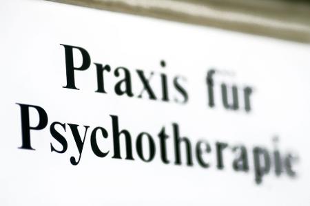 Der Weg zur Therapie ist oft lang. (Archivbild)