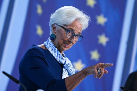 EZB-Präsidentin Christine Lagarde hält sich beim künftigen Kurs bedeckt (Archivbild)