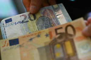 Scheine im Nennwert von 50 und 20 Euro werden am häufigsten gefälscht. 