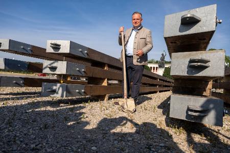 Wiesnchef Christian Scharpf auf der Oktoberfest-Baustelle. (Archivbild) 