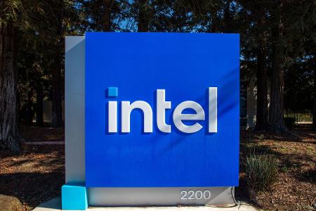 Der Chiphersteller Intel muss sparen. Die Pläne für eine Fabrik bei Magdeburg gibt er auf. (Symbolbild)