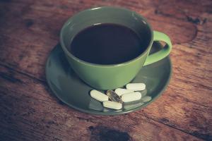 Kaffee und Medikamente