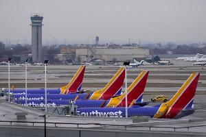 Eine Maschine der US-Fluggesellschaft Southwest Airlines ist plötzlich in einen Sinkflug gegangen - zwei Besatzungsmitglieder wurden verletzt. (Archivfoto)