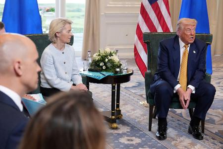 Das Gespräch fand auf dem Gelände von Trumps Golfresort statt. 