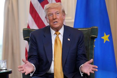 Der Handelsdeal zwischen den USA und der EU wurde in Deutschland eher verhalten aufgenommen. Der Handelsdeal zwischen den USA und der EU wurde in Deutschland eher verhalten aufgenommen.