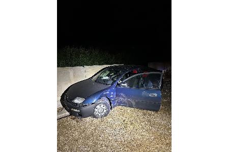 verunfalltes Fahrzeug des Flüchtigen (PP Aachen)