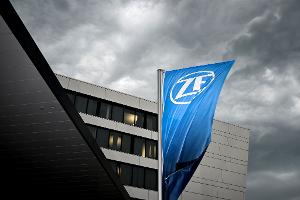 Bei ZF stehen die Zeichen auf Sturm - am Dienstag gehen mehrere Tausend Beschäftigte auf die Straße. (Archivbild)