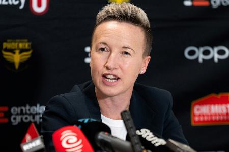 Nach Drohnen-Skandal: Trainerin Priestman hat neuen Job Nach Drohnen-Skandal: Trainerin Priestman hat neuen Job
