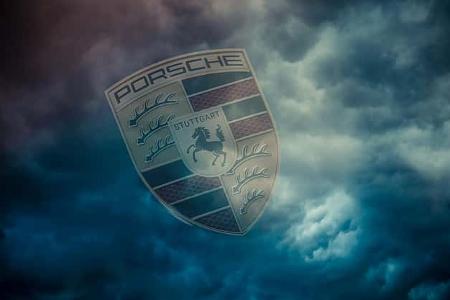 Porsche Logo dunkle Wolken Porsche Logo dunkle Wolken