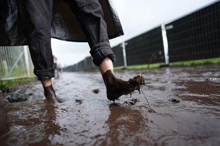 Barfuß im Matsch: Wacken-Fans feiern das größte Metal-Festival der Welt